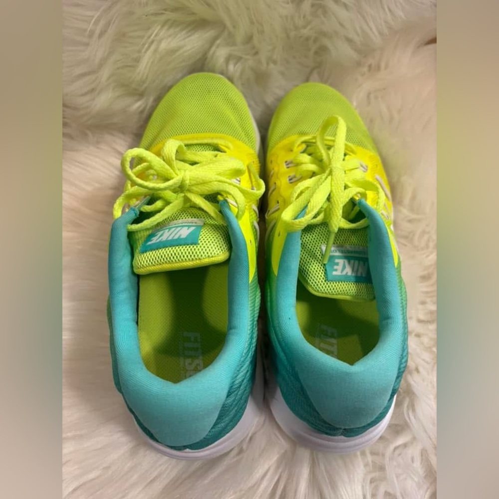 Nike Lunarstelus 7 1/2 running shoe, NWOT (reg. 136.00)